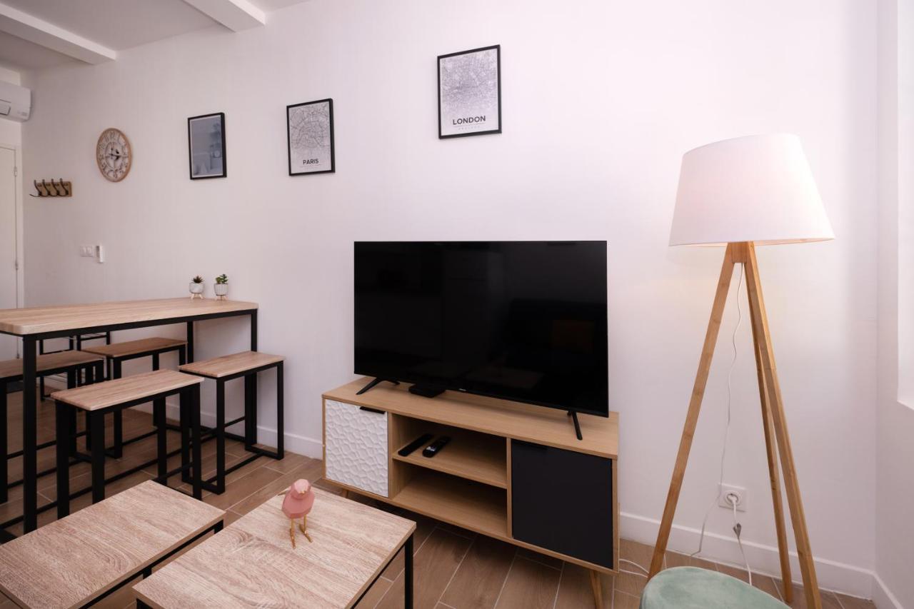 Le Nostradamus - Magnifique Appartement Cours Principal Plein Centre Avec Parking Salon-de-Provence Bagian luar foto