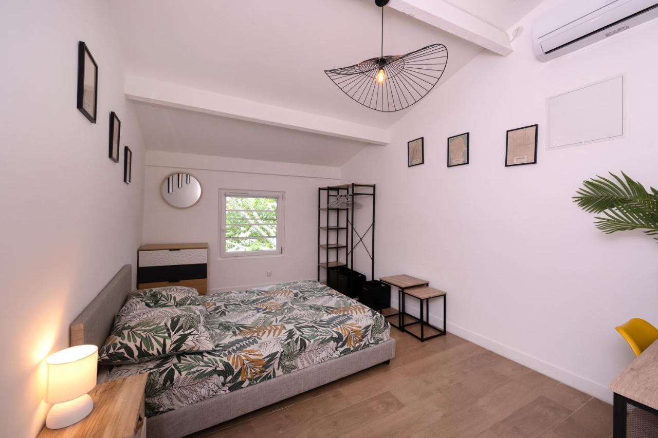 Le Nostradamus - Magnifique Appartement Cours Principal Plein Centre Avec Parking Salon-de-Provence Bagian luar foto