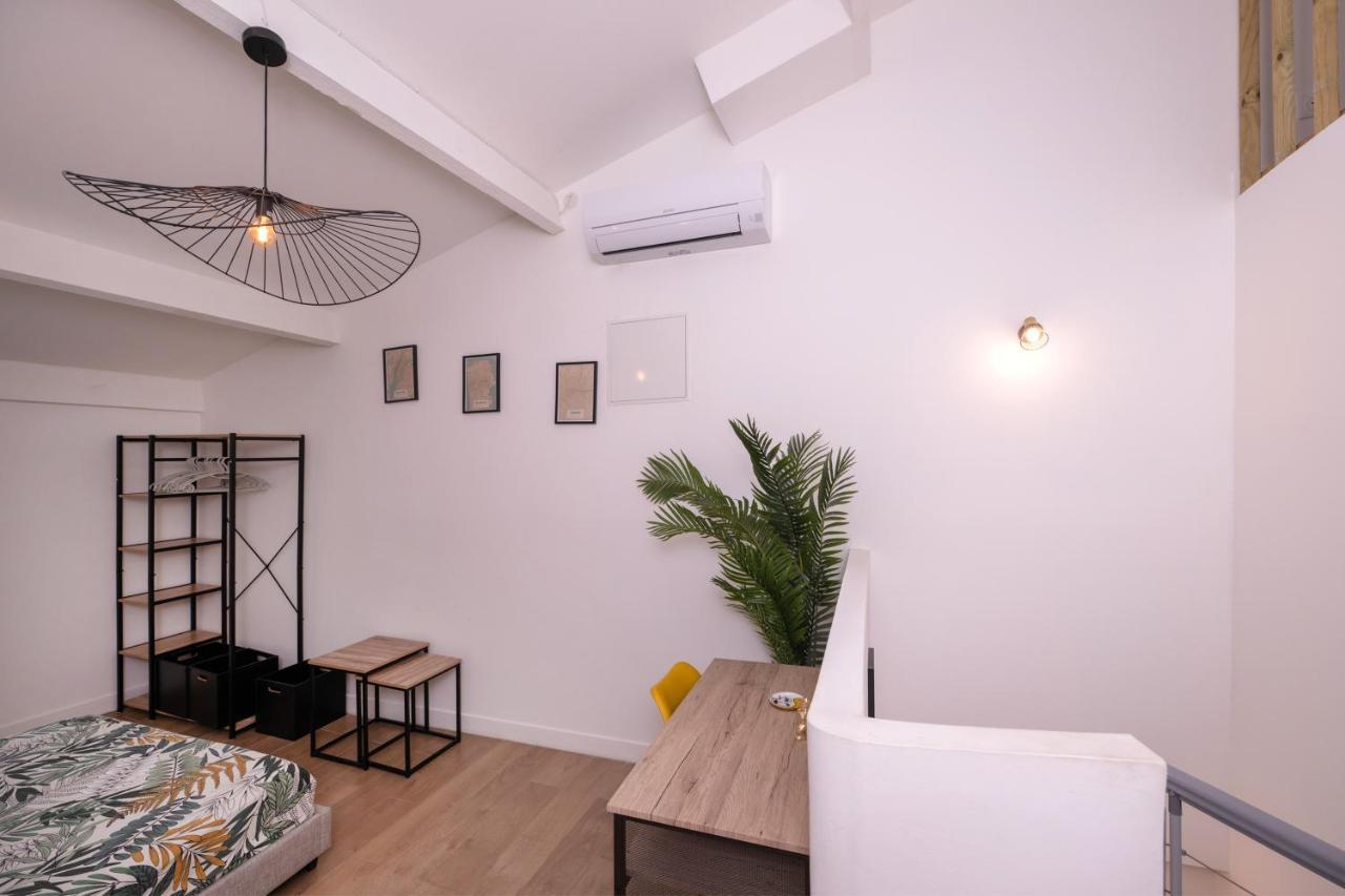 Le Nostradamus - Magnifique Appartement Cours Principal Plein Centre Avec Parking Salon-de-Provence Bagian luar foto